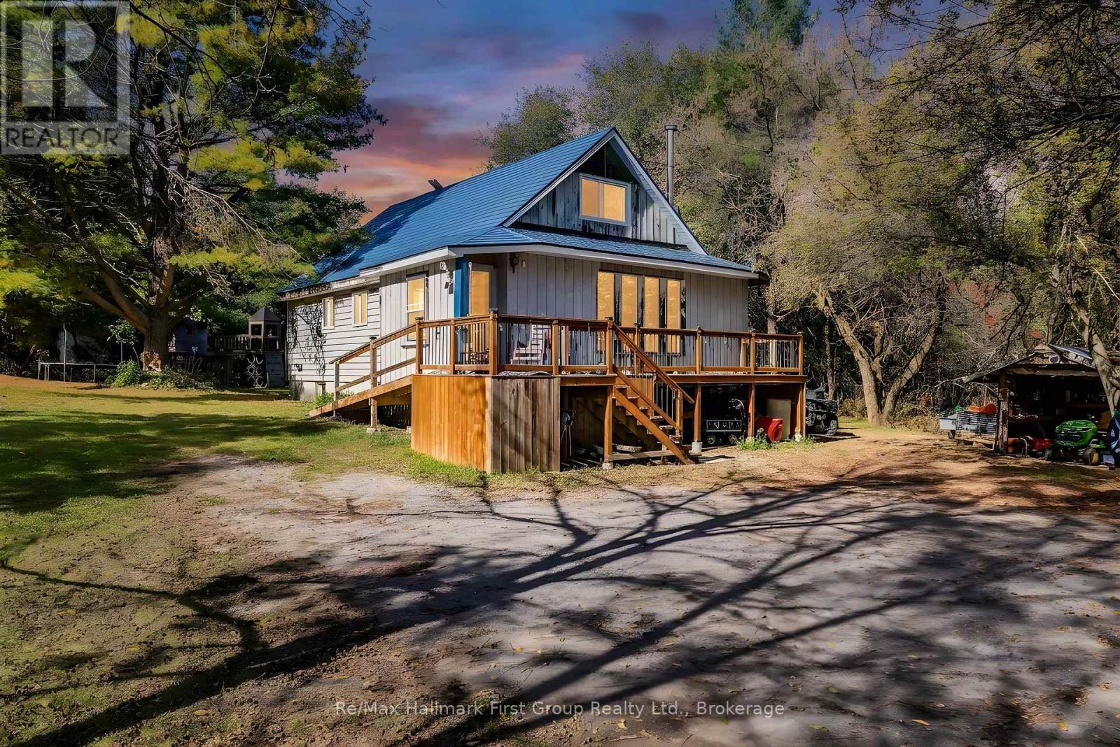 4592 10th Line Property Photo 12