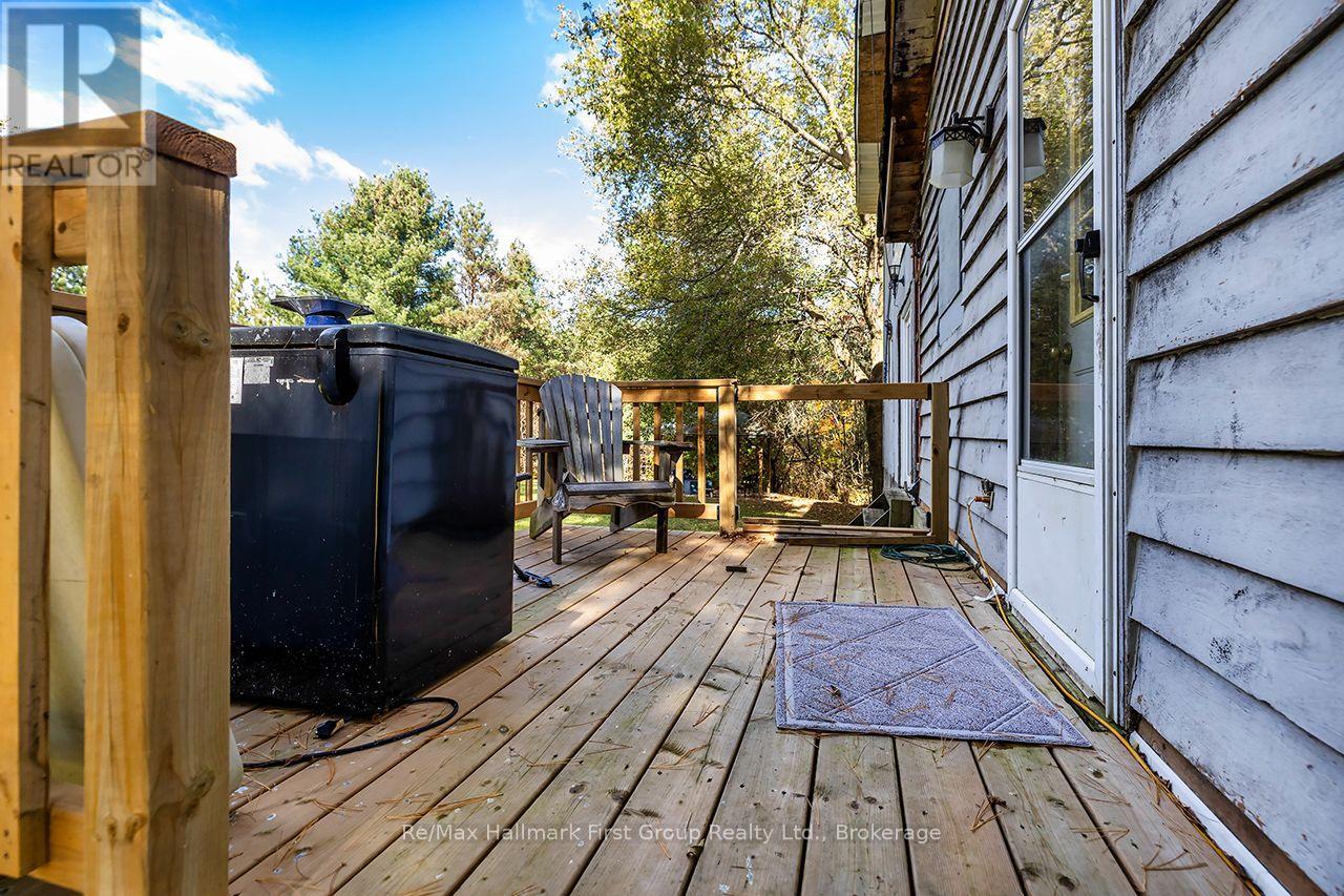 4592 10th Line Property Photo 13