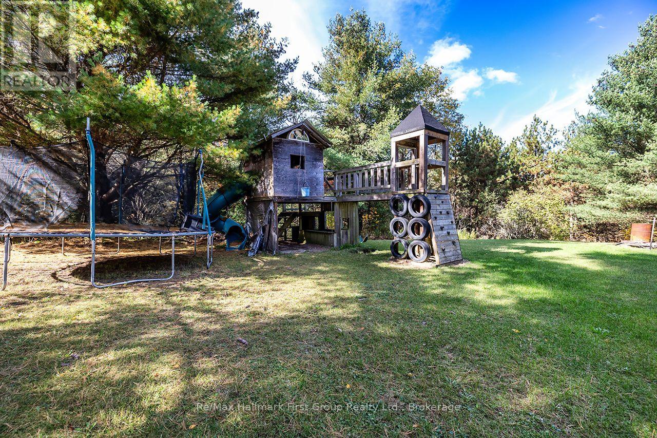 4592 10th Line Property Photo 14