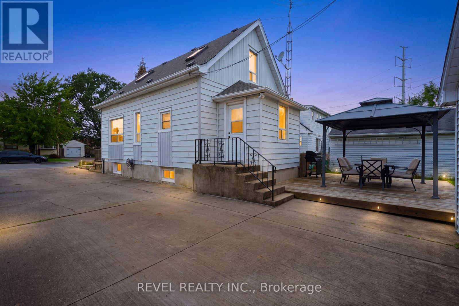 3 1/2 Dundonald Street Property Photo 3