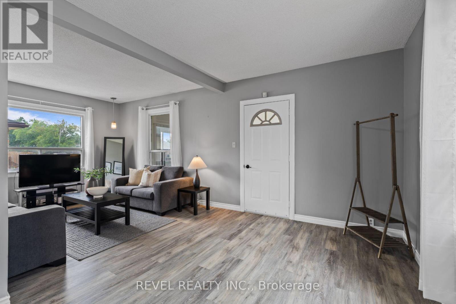 3 1/2 Dundonald Street Property Photo 5