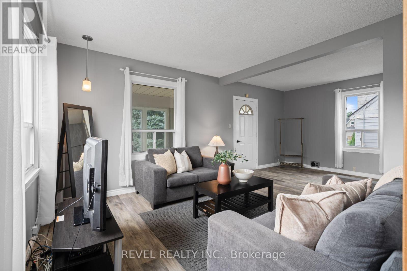3 1/2 Dundonald Street Property Photo 8