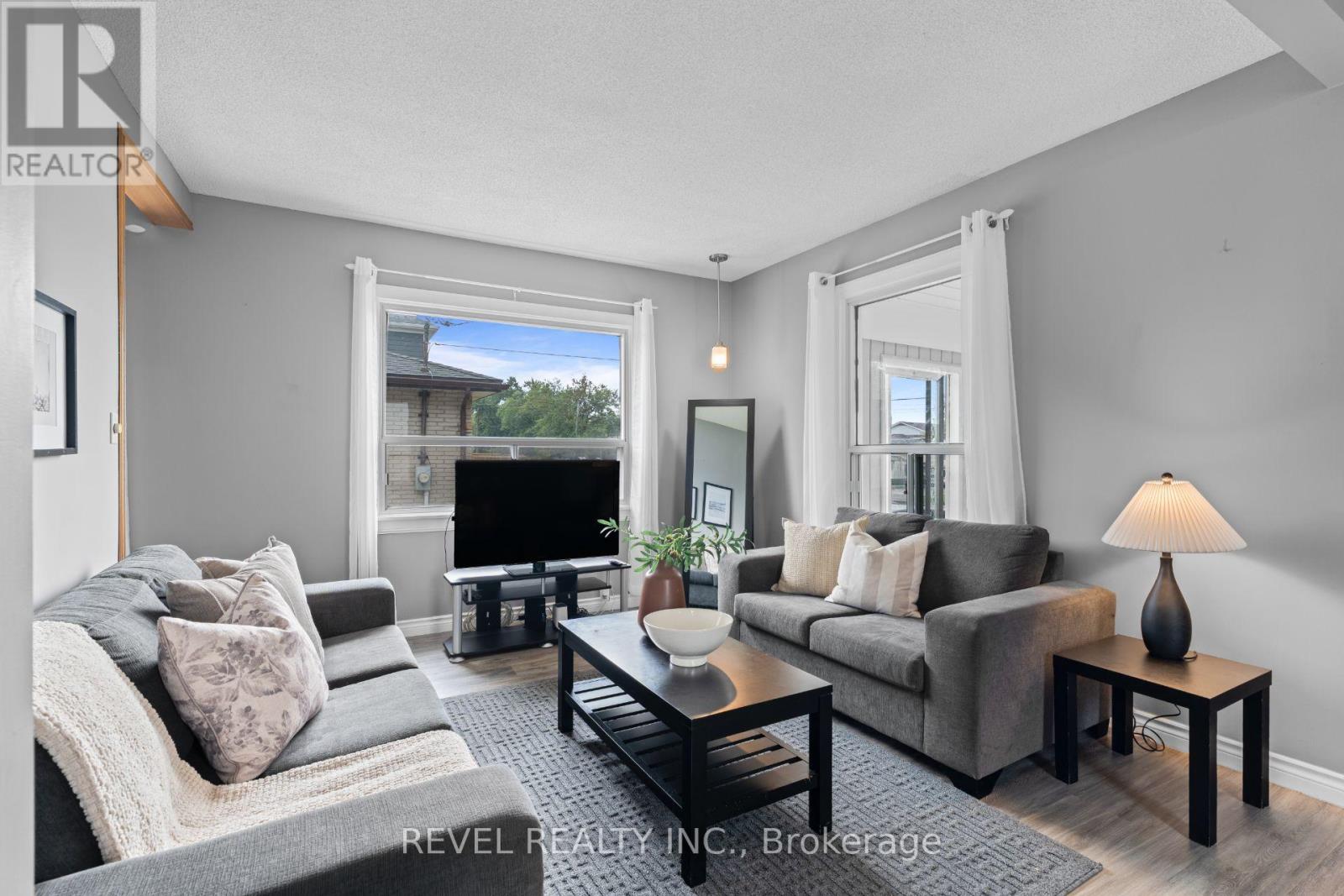 3 1/2 Dundonald Street Property Photo 9