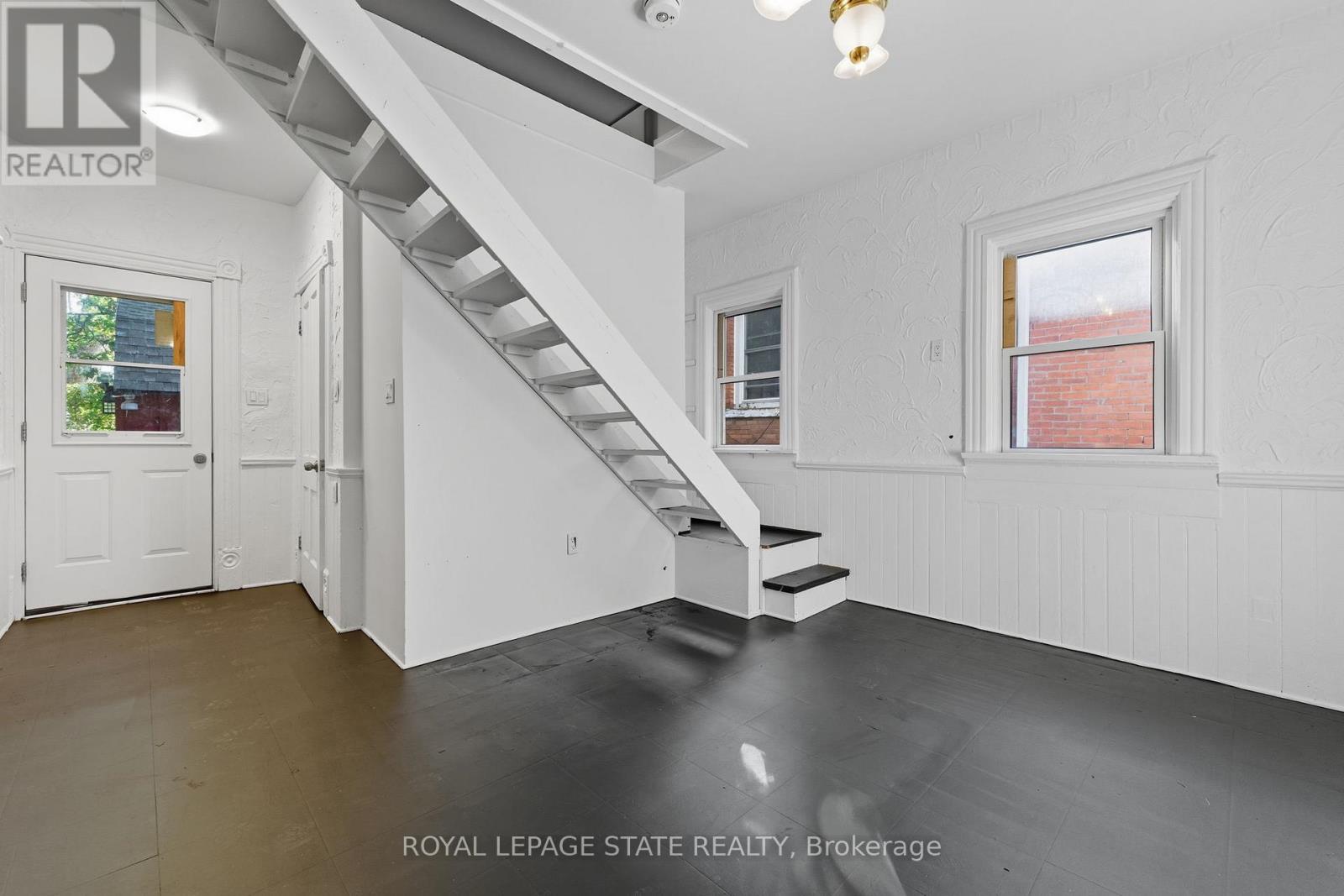 8 Tasker Street Property Photo 27
