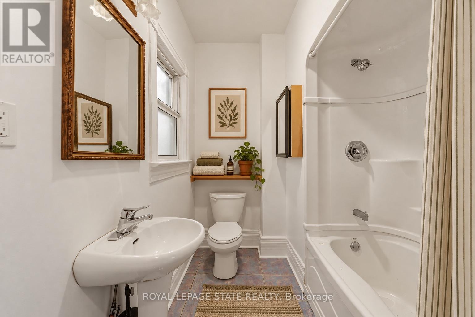 8 Tasker Street Property Photo 30