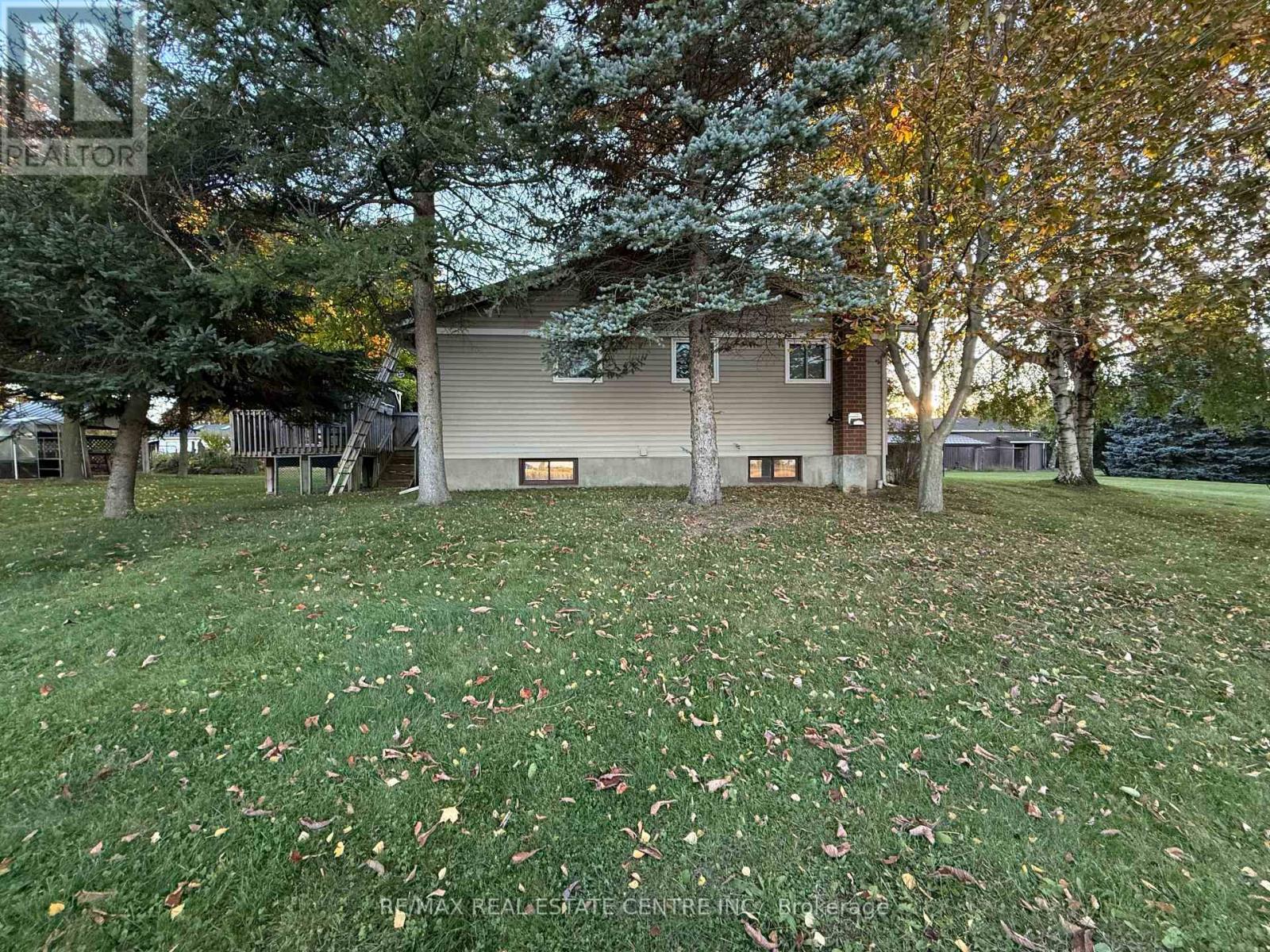 7745 Eastview Road Property Photo 4