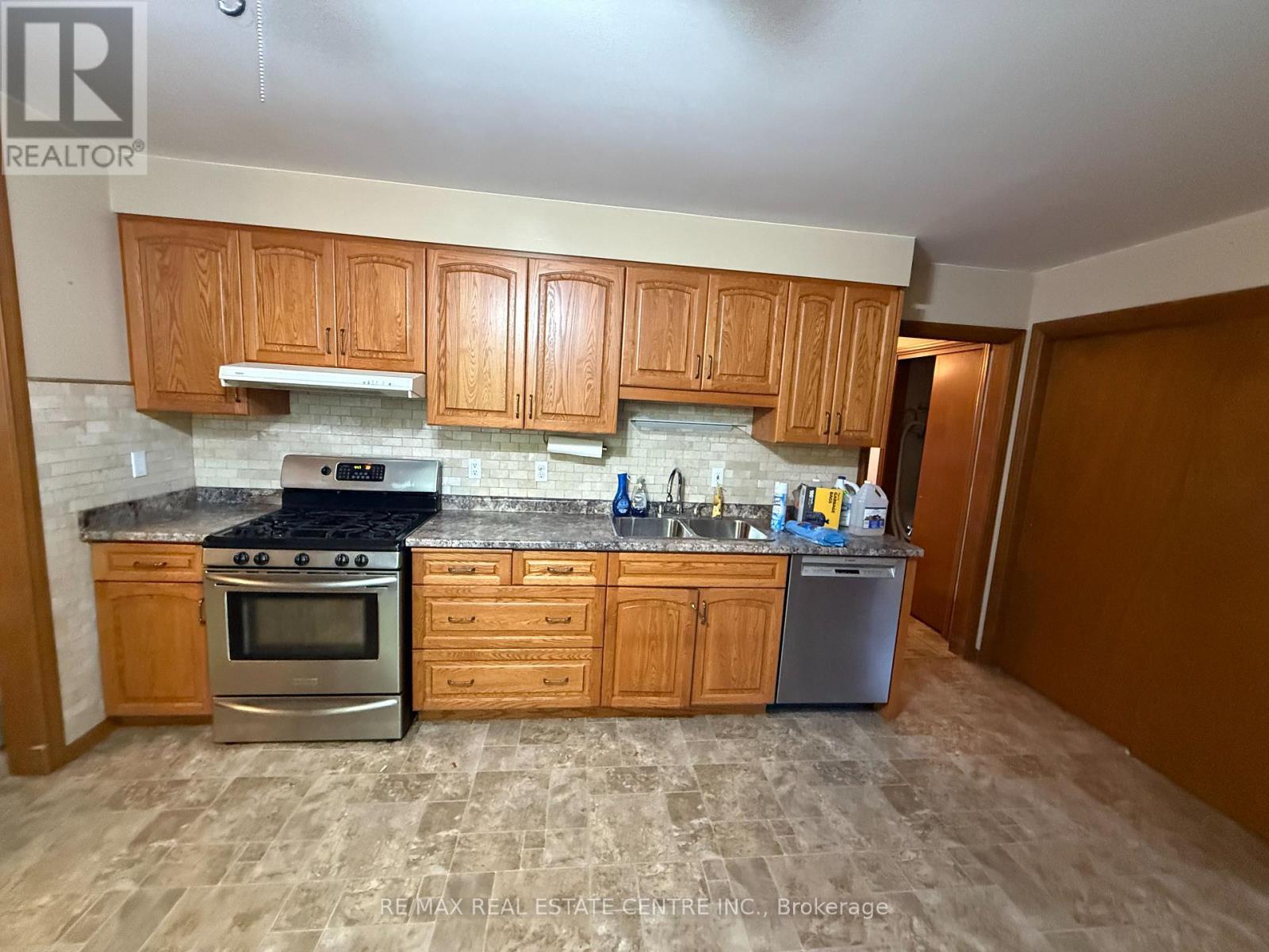 7745 Eastview Road Property Photo 8