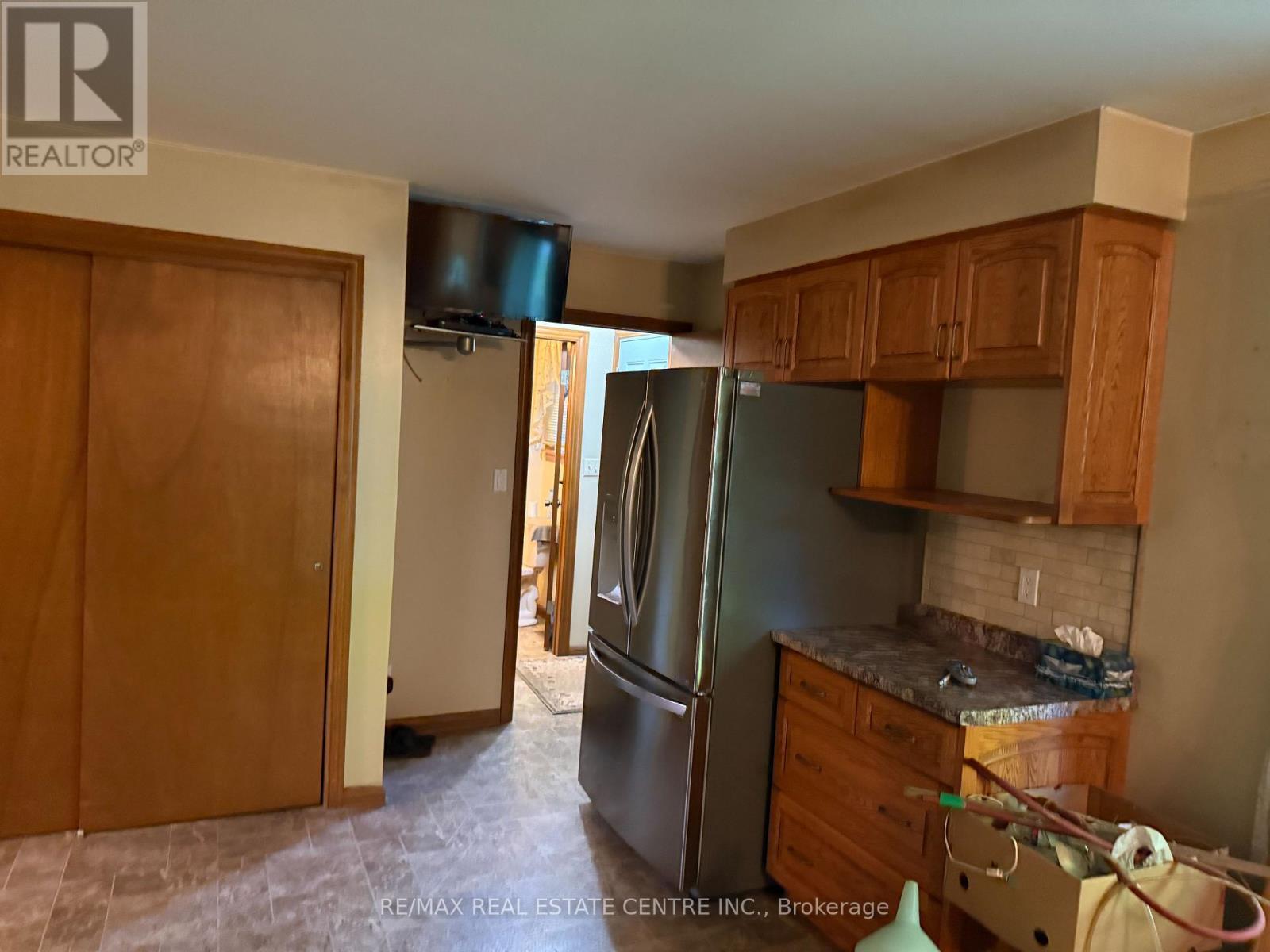 7745 Eastview Road Property Photo 9
