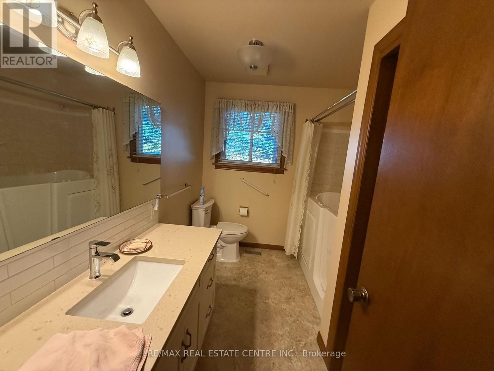 7745 Eastview Road Property Photo 13