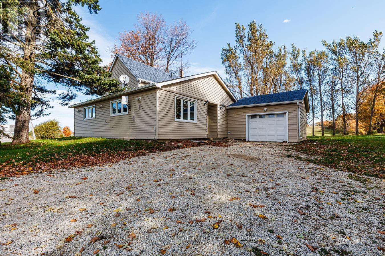 635551 Highway 10 Property Photo 2