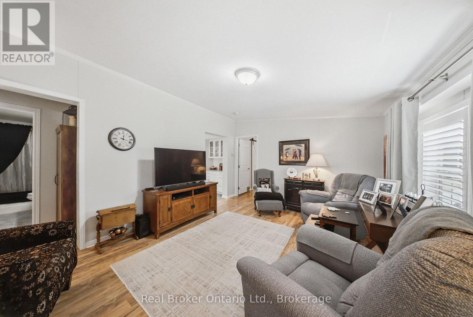 222 - 3033 Townline Road Property Photo 7