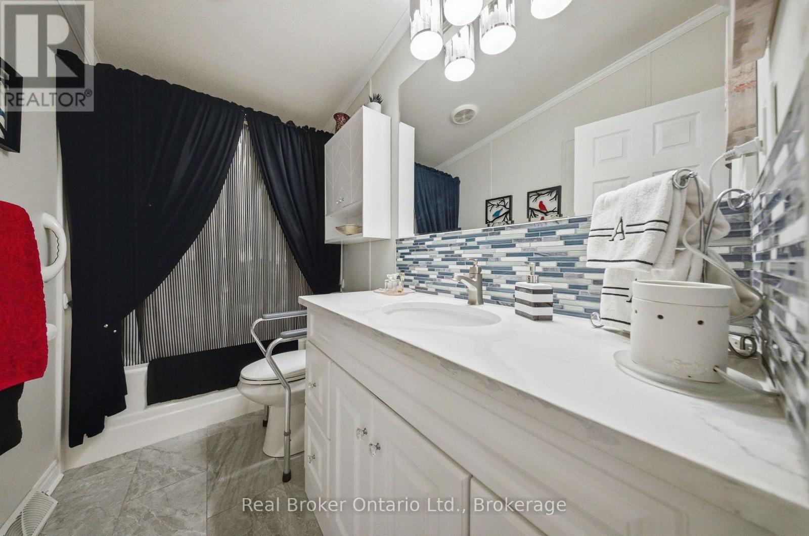 222 - 3033 Townline Road Property Photo 10