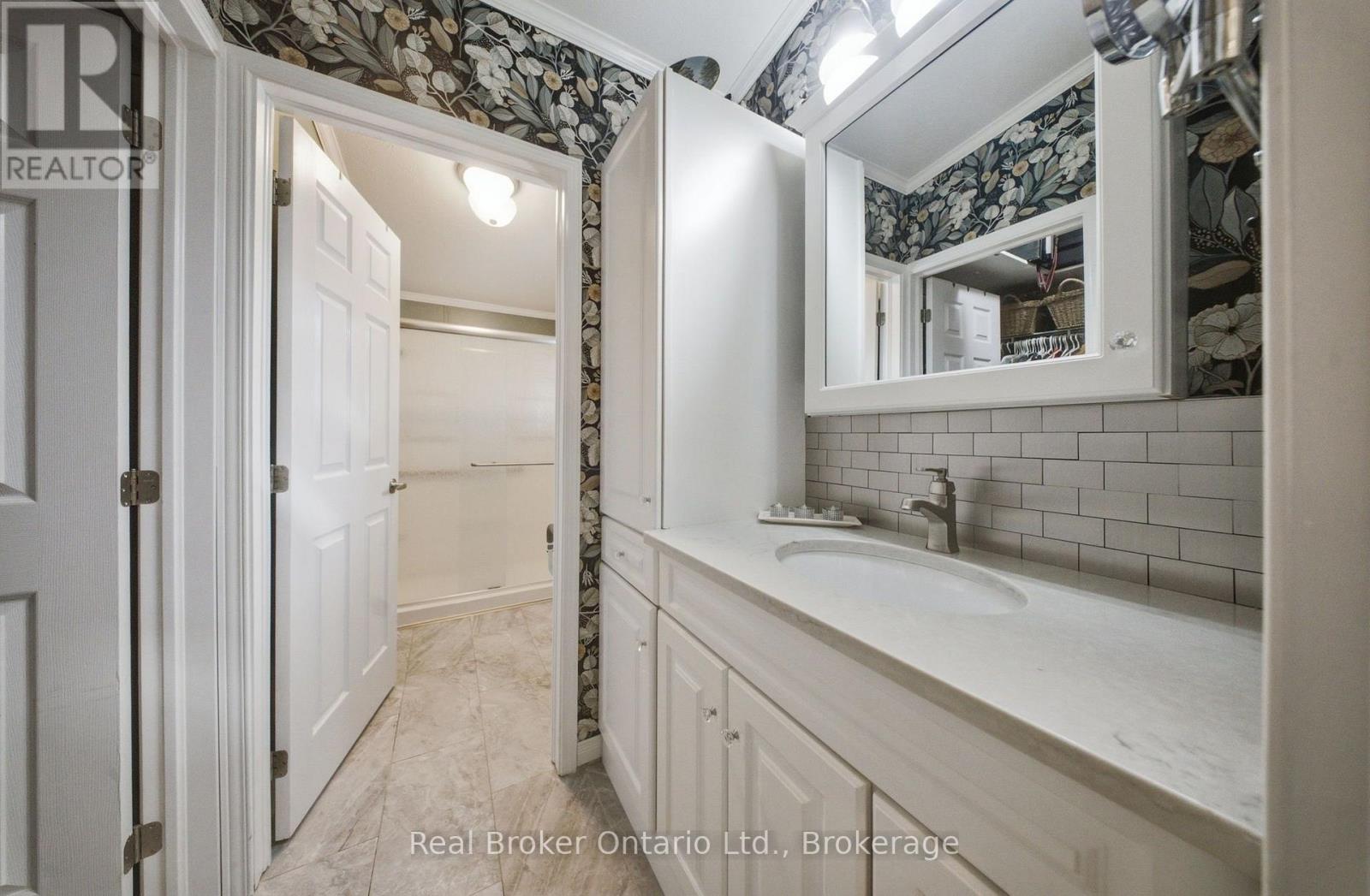 222 - 3033 Townline Road Property Photo 11