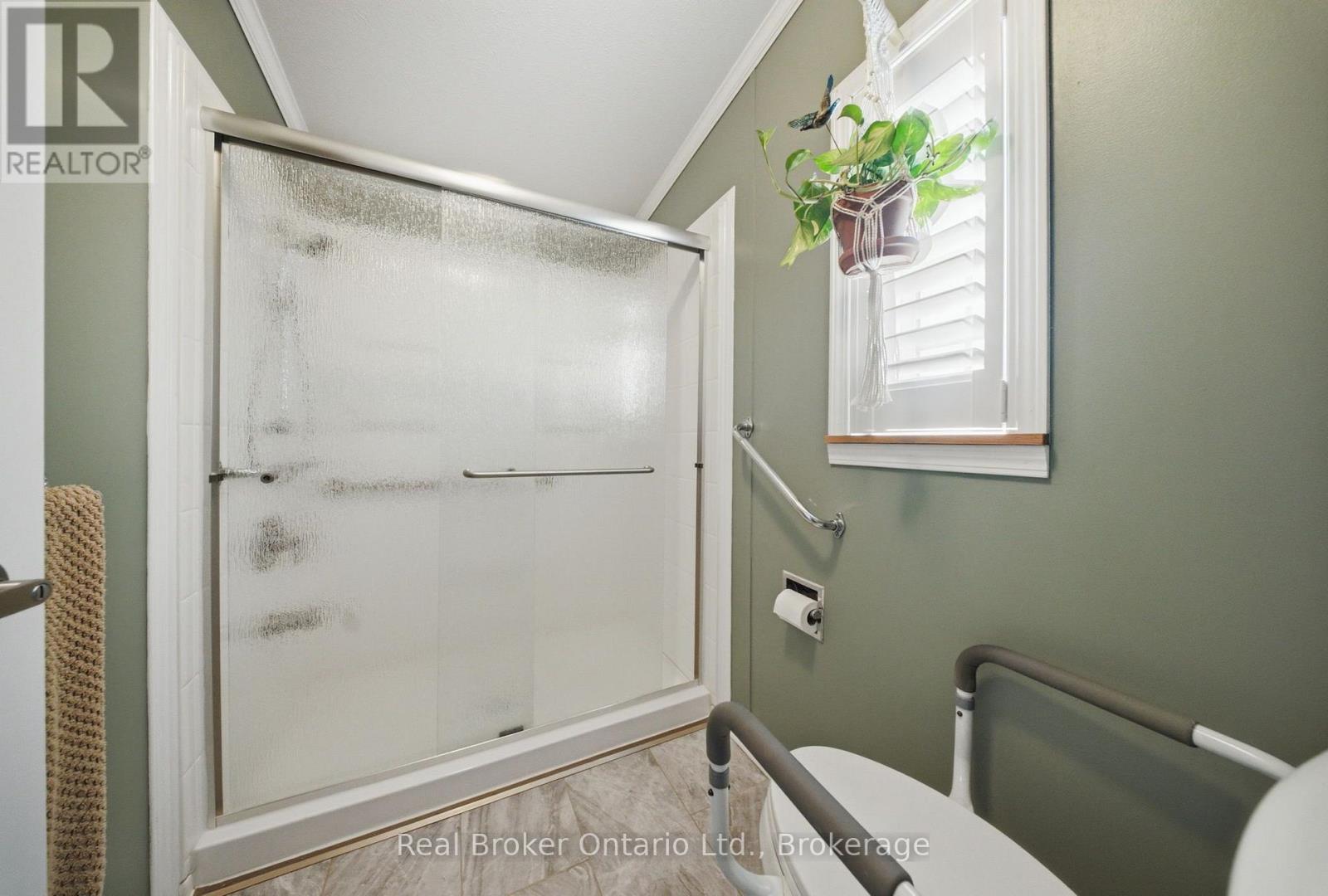 222 - 3033 Townline Road Property Photo 12