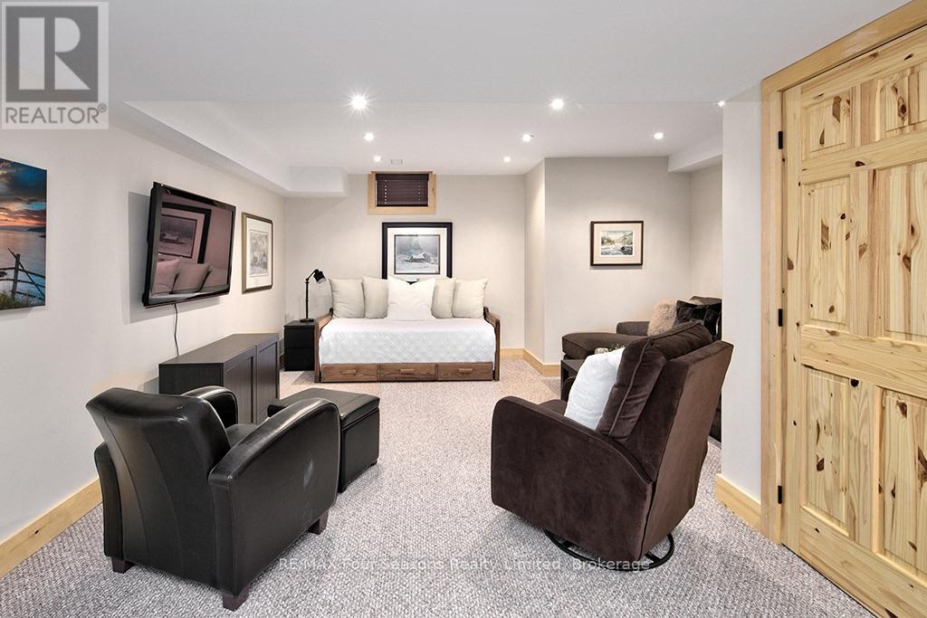 184 National Drive Property Photo 35