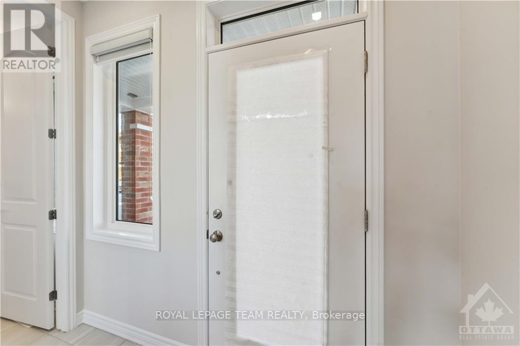 4118 Obsidian Street Property Photo 3