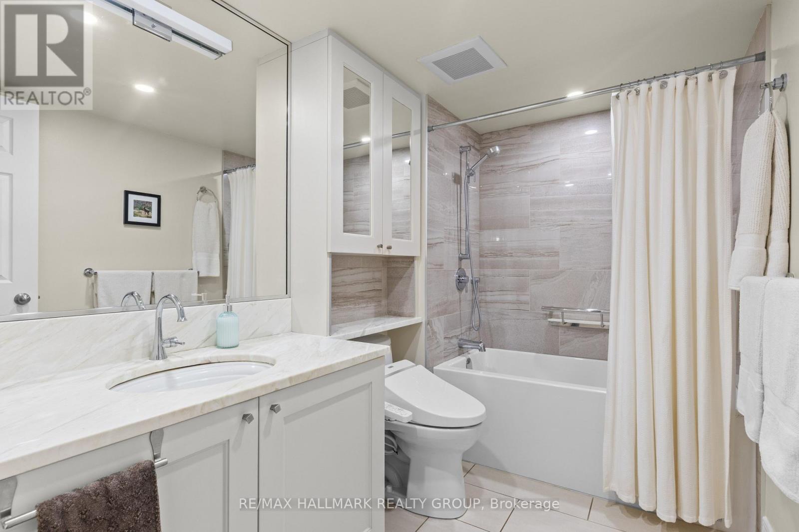 211 - 959 North River Road Property Photo 16