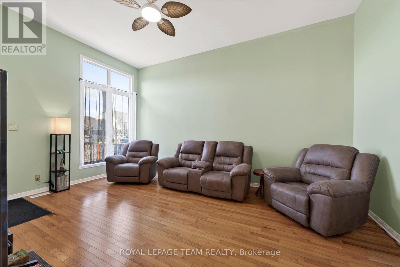 106 Hemlock Crescent Property Photo 6