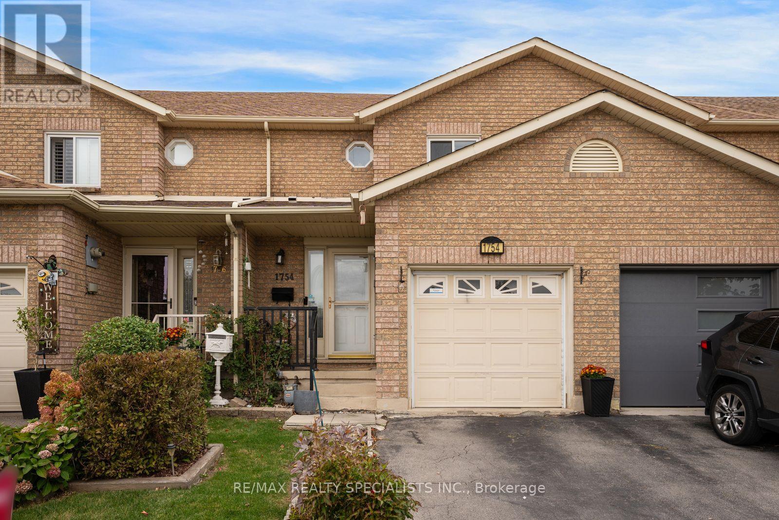 1754 Upper Gage Avenue Property Photo 2
