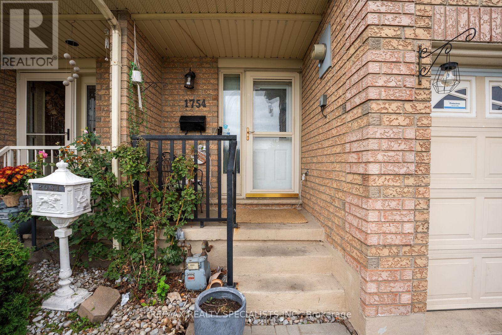 1754 Upper Gage Avenue Property Photo 3