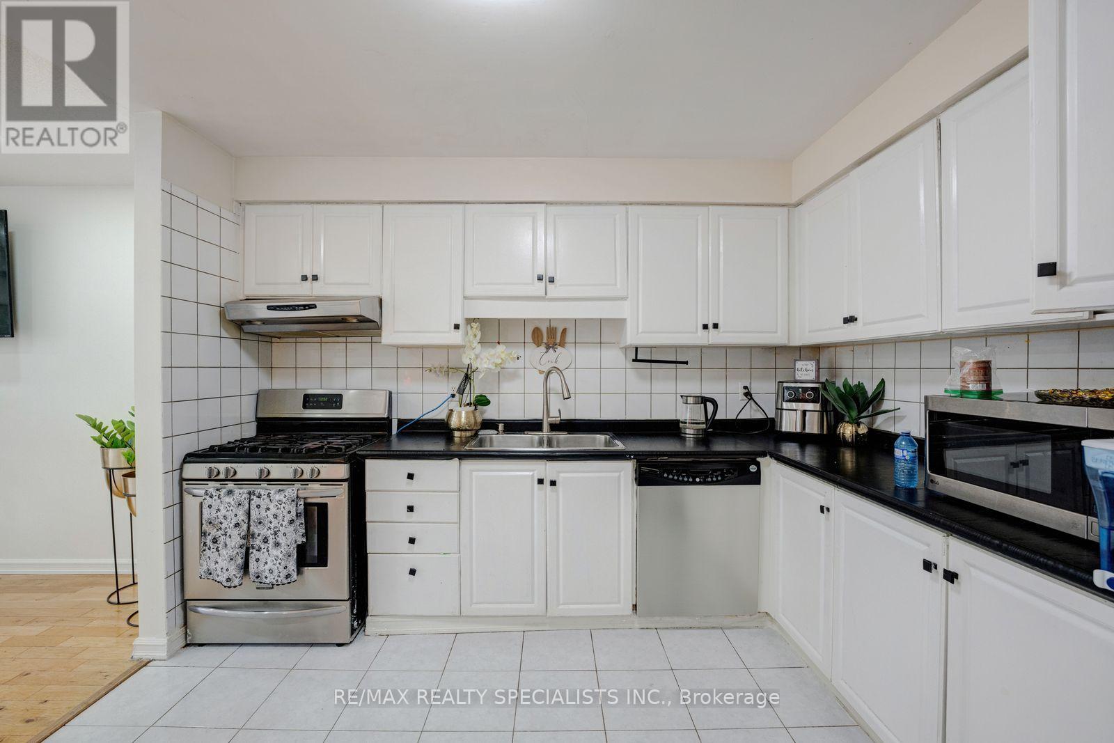 1754 Upper Gage Avenue Property Photo 7