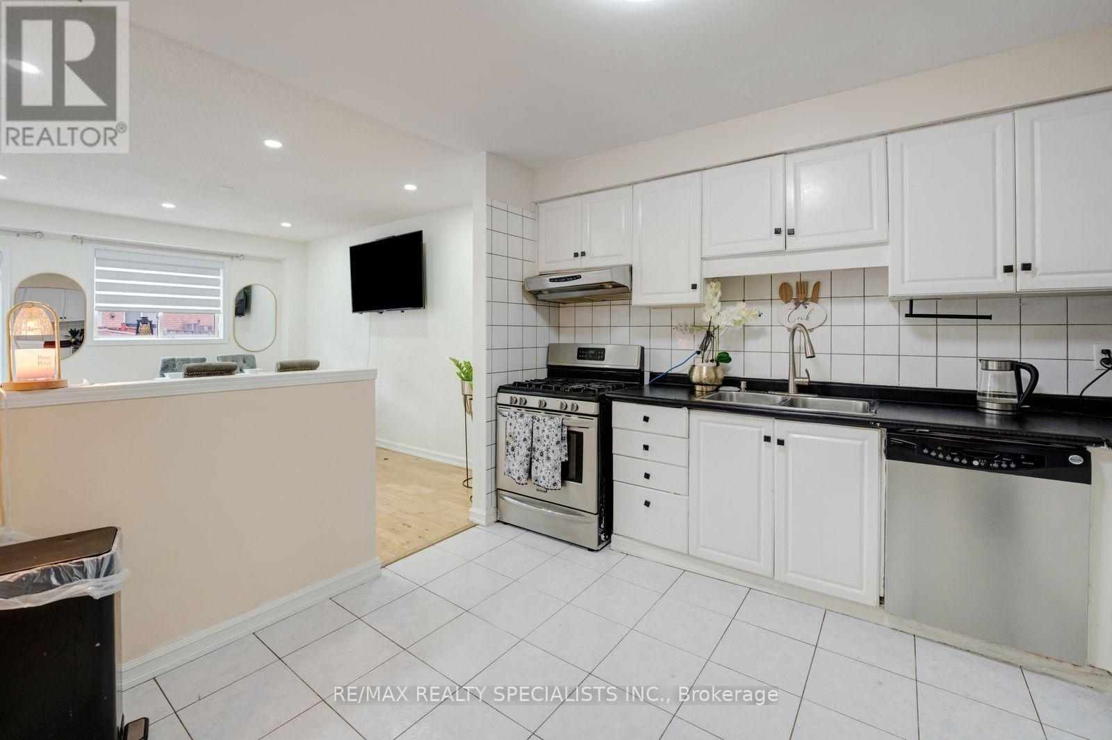 1754 Upper Gage Avenue Property Photo 8