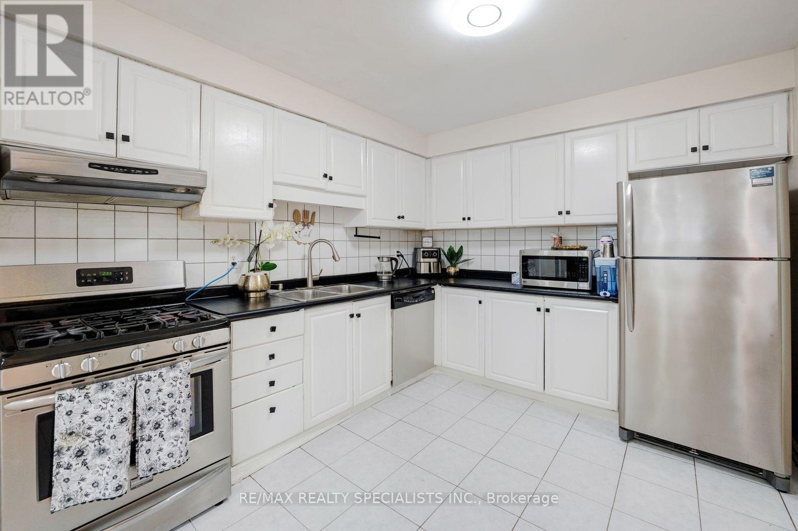 1754 Upper Gage Avenue Property Photo 10