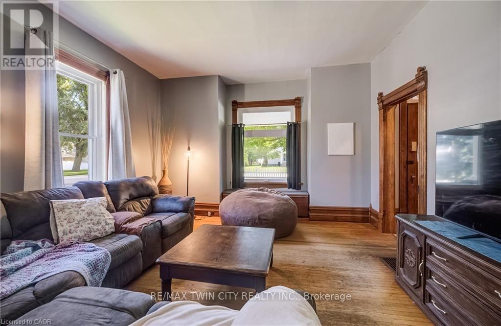 290 Turnberry Street Property Photo 8
