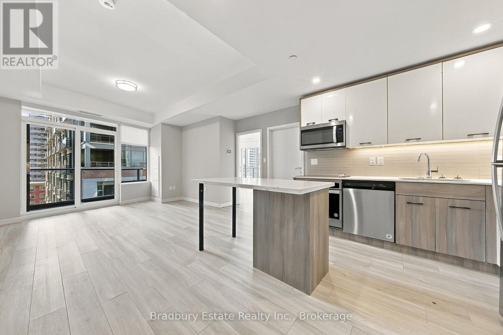 1009 - 20 George Street Property Photo 5