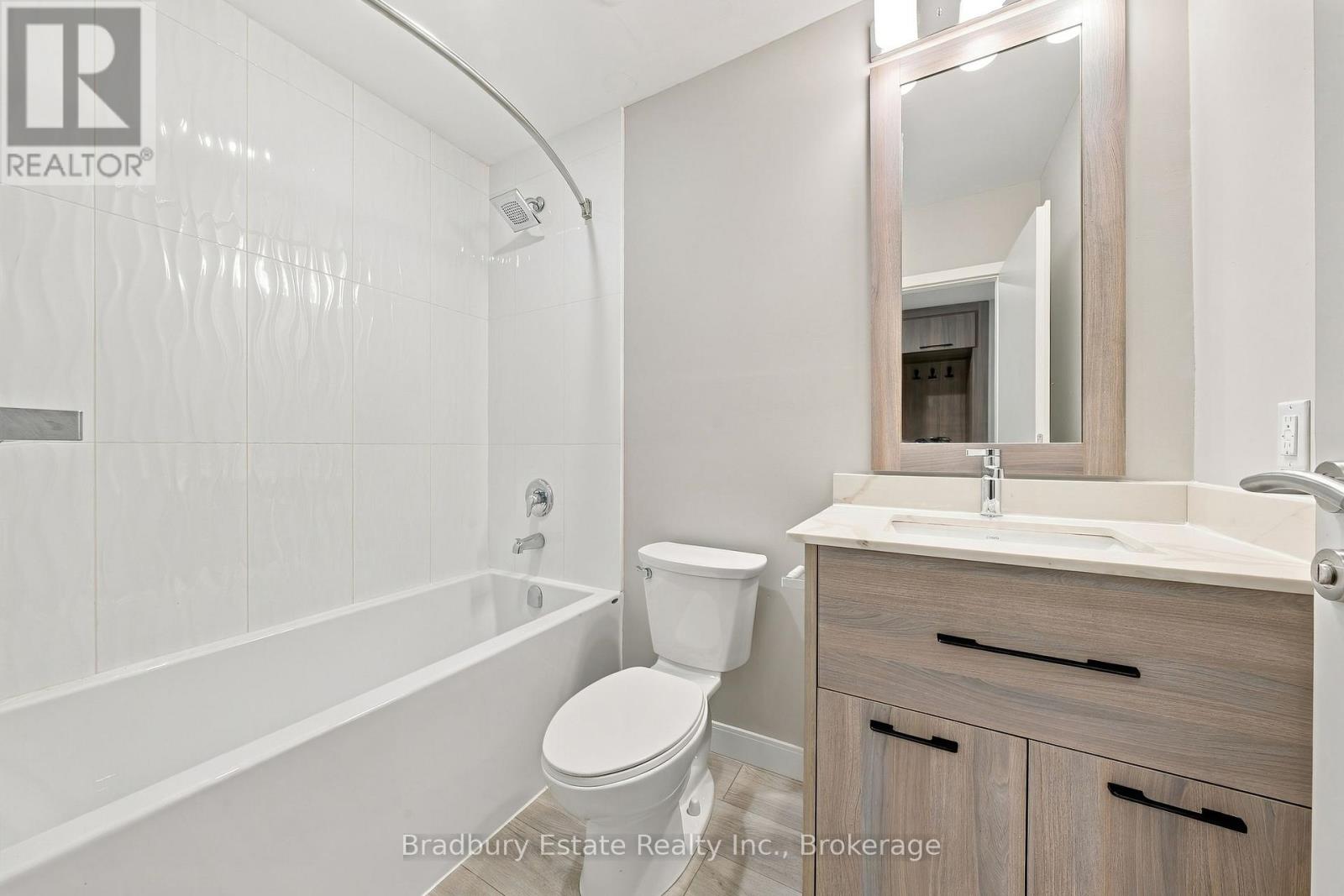 1009 - 20 George Street Property Photo 17