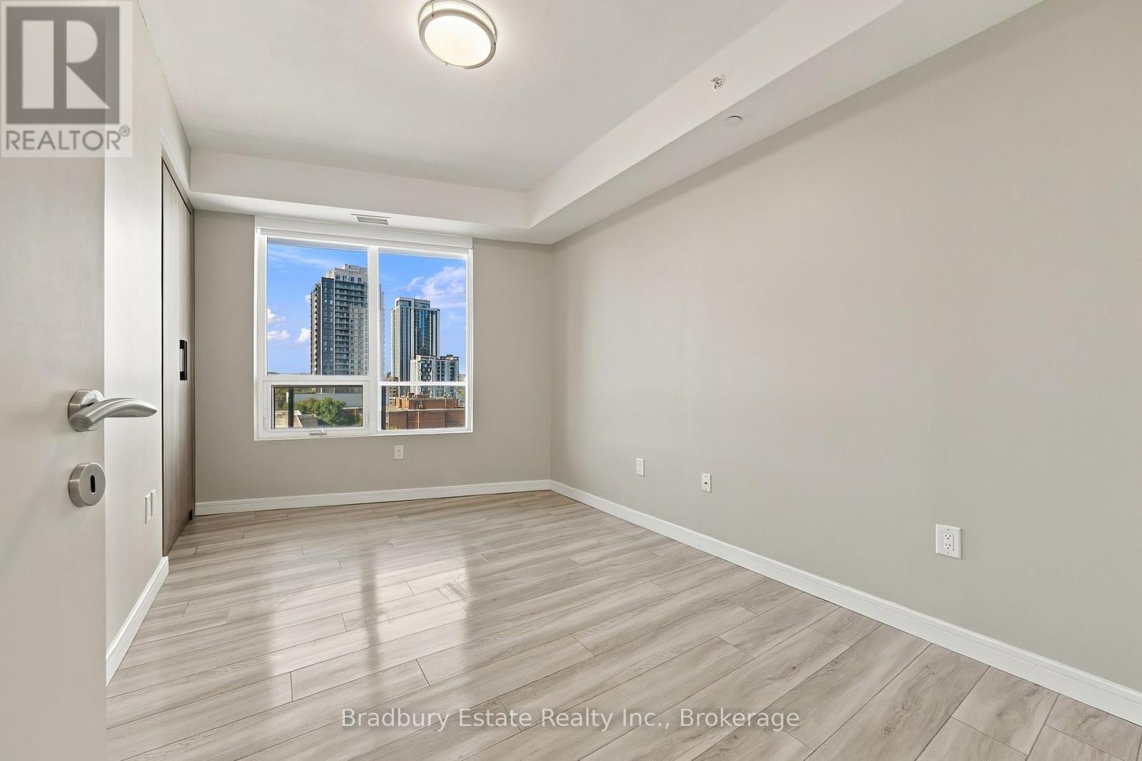 1002 - 20 George Street Property Photo 7