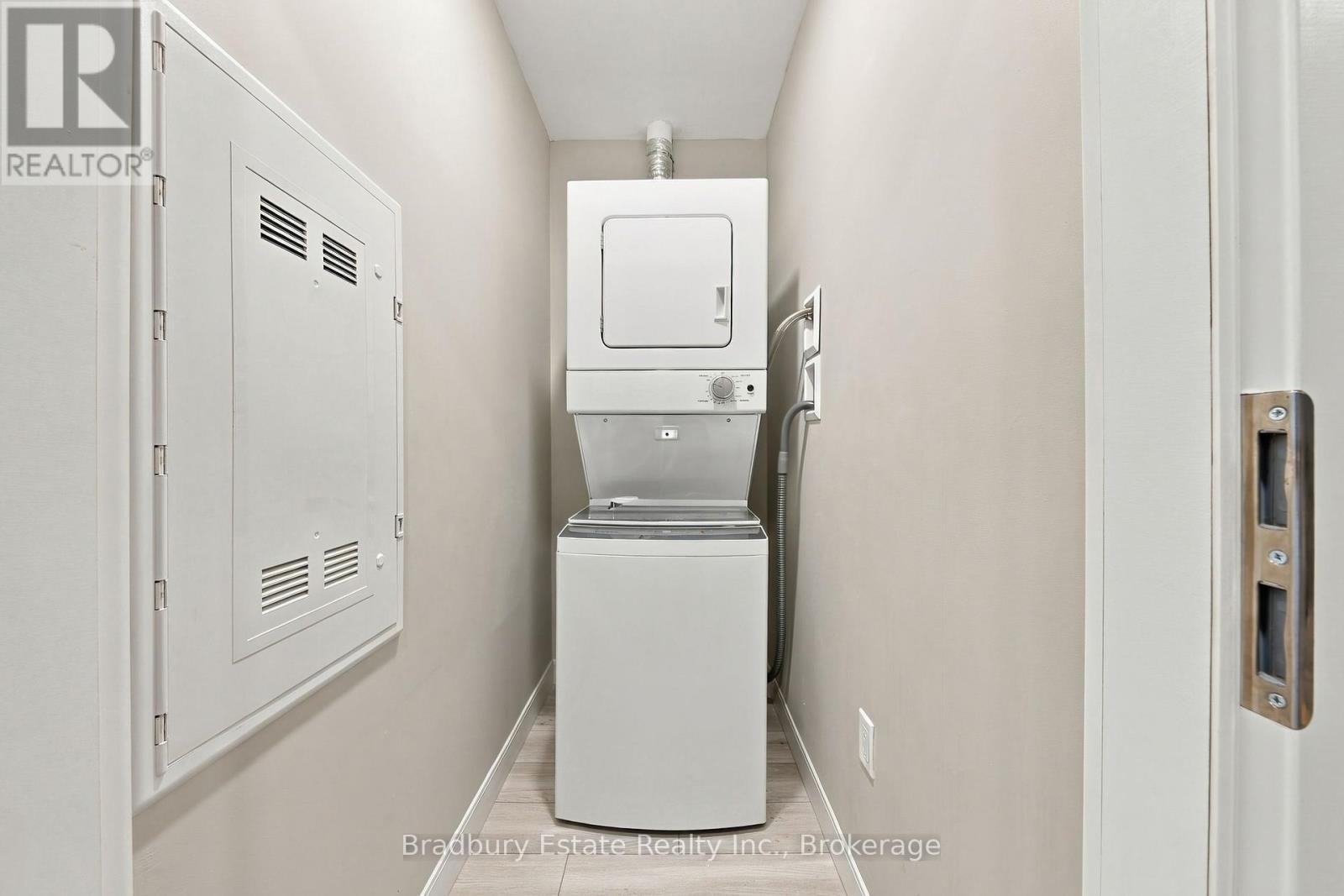 1002 - 20 George Street Property Photo 14