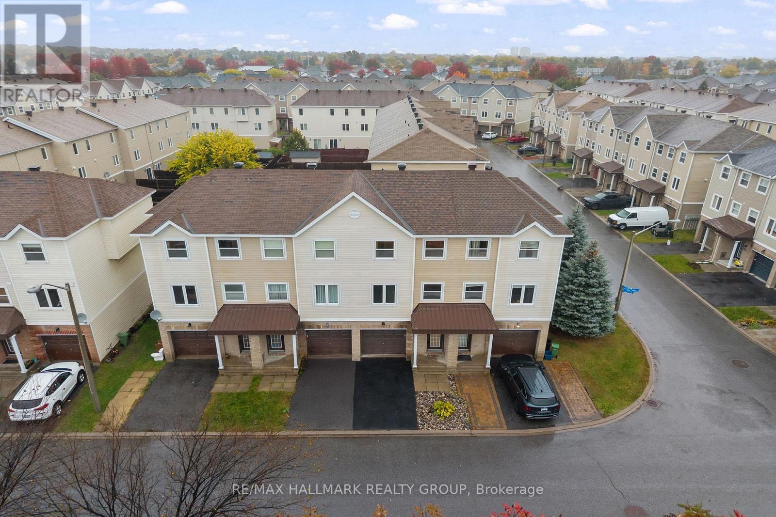584 Simran Private Property Photo 4