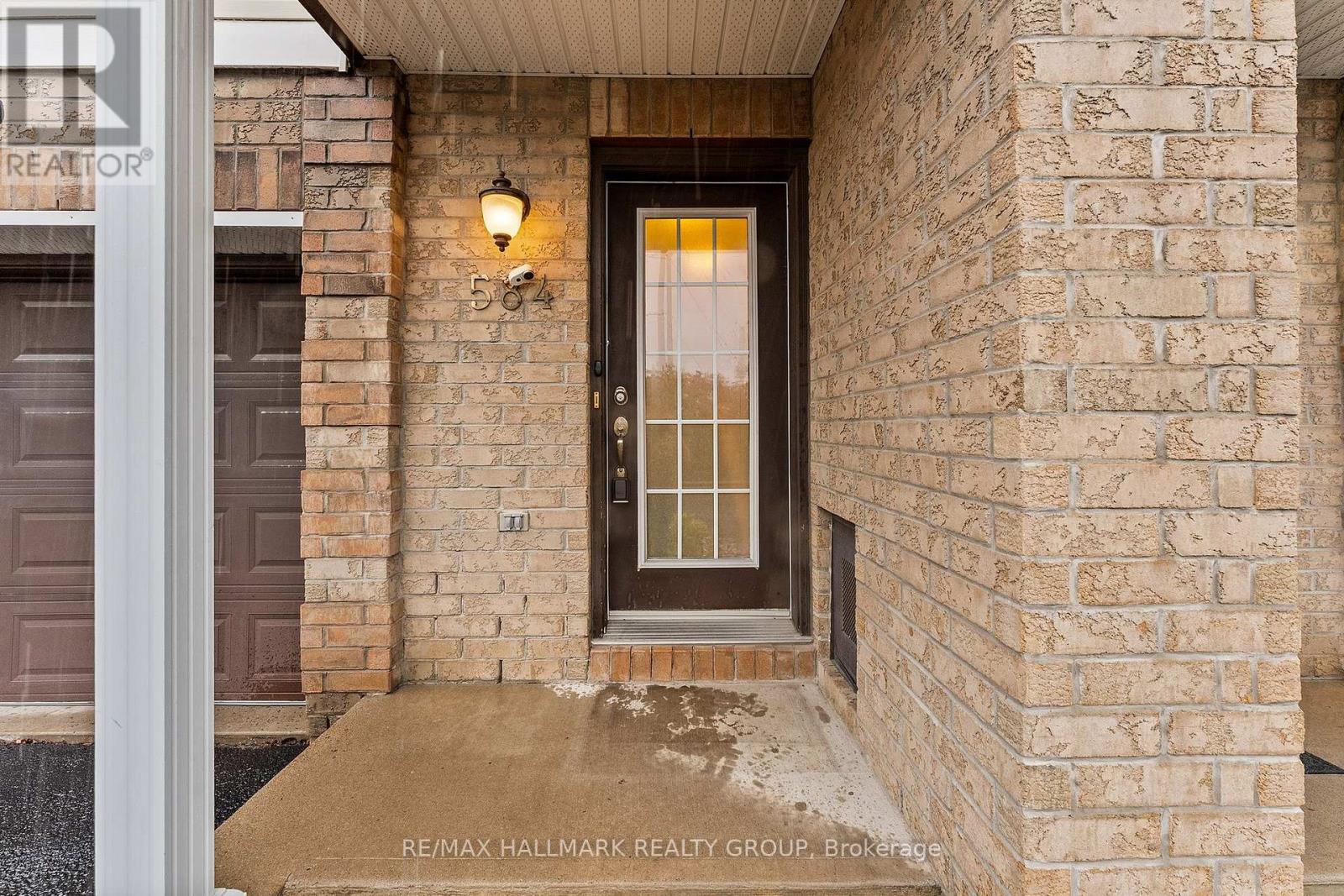 584 Simran Private Property Photo 6