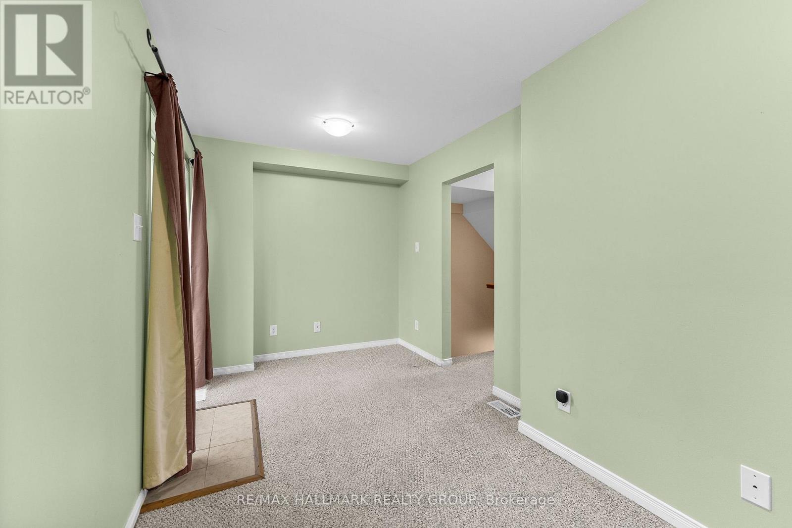 584 Simran Private Property Photo 9