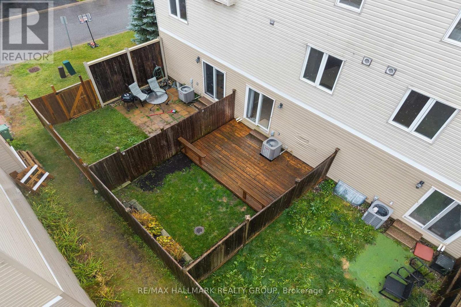 584 Simran Private Property Photo 12