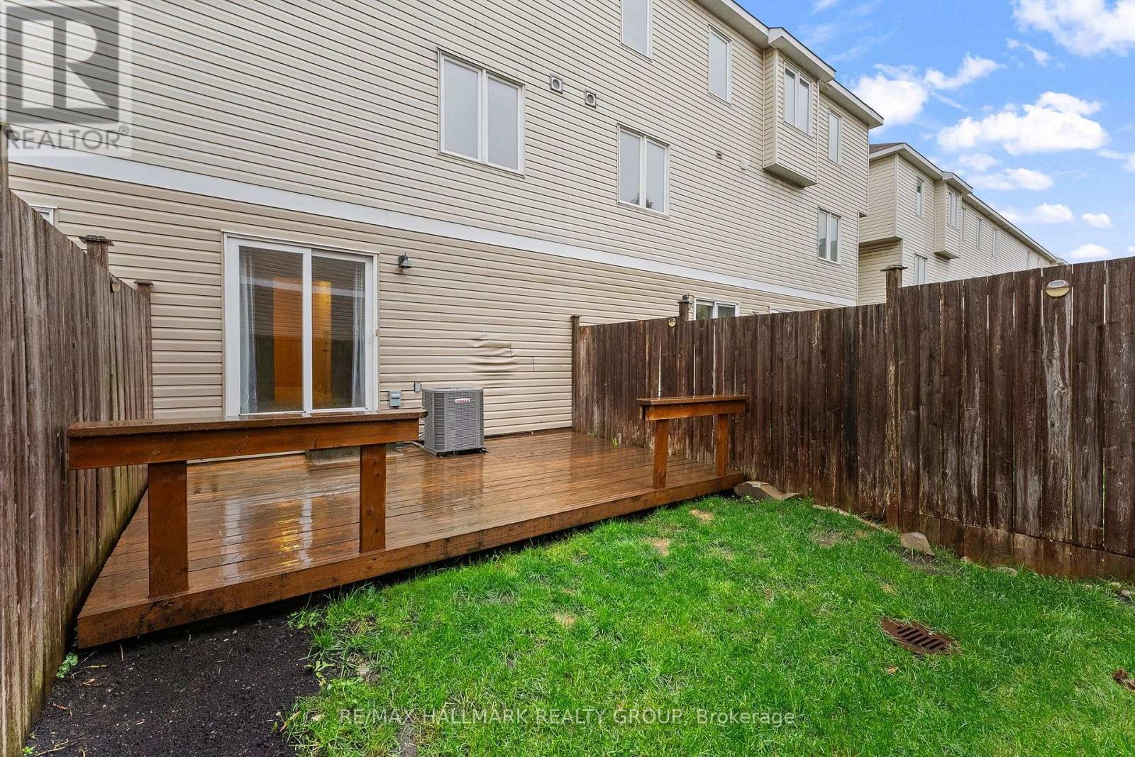 584 Simran Private Property Photo 14