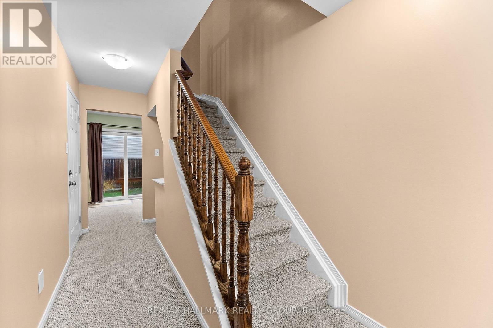 584 Simran Private Property Photo 16