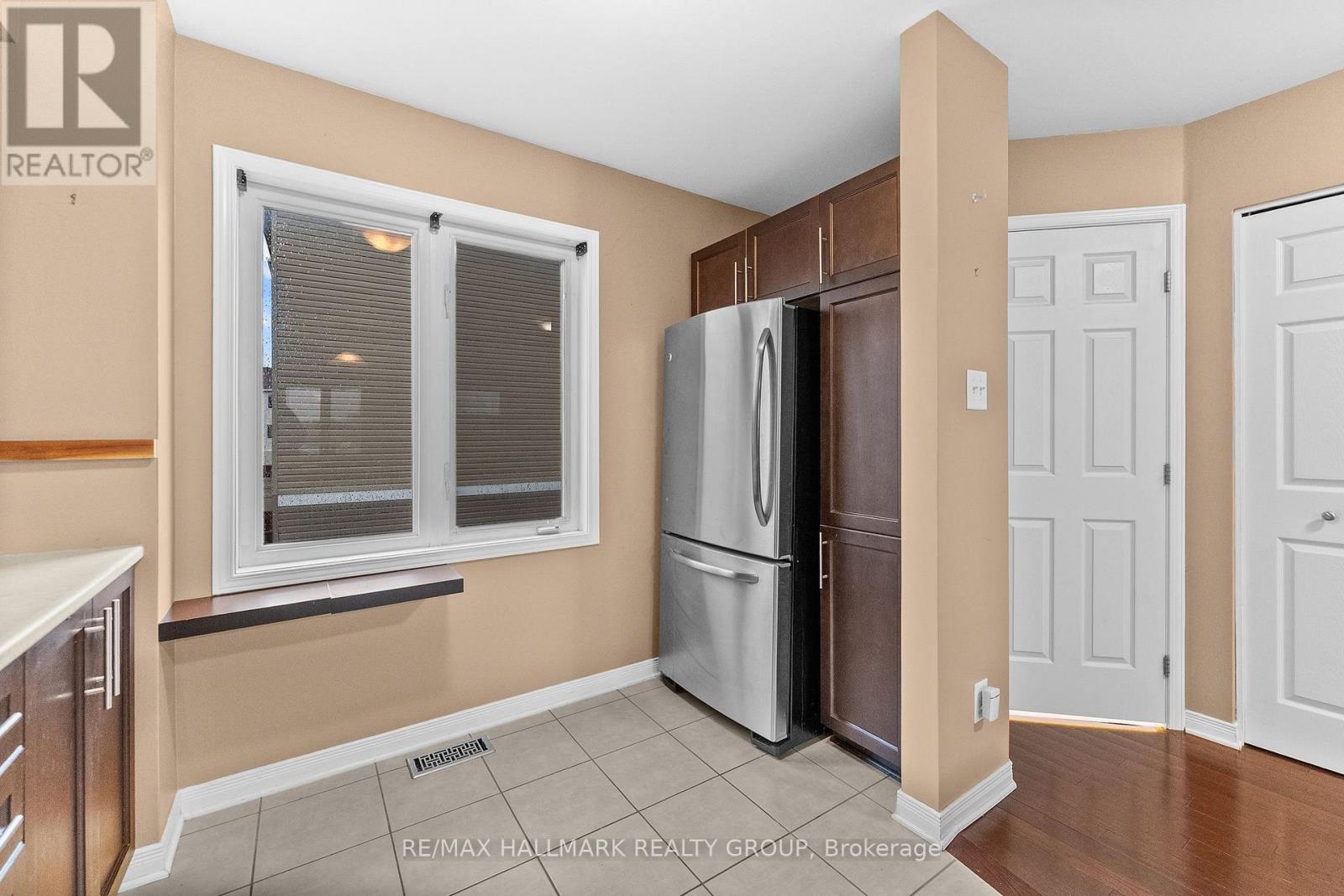 584 Simran Private Property Photo 20