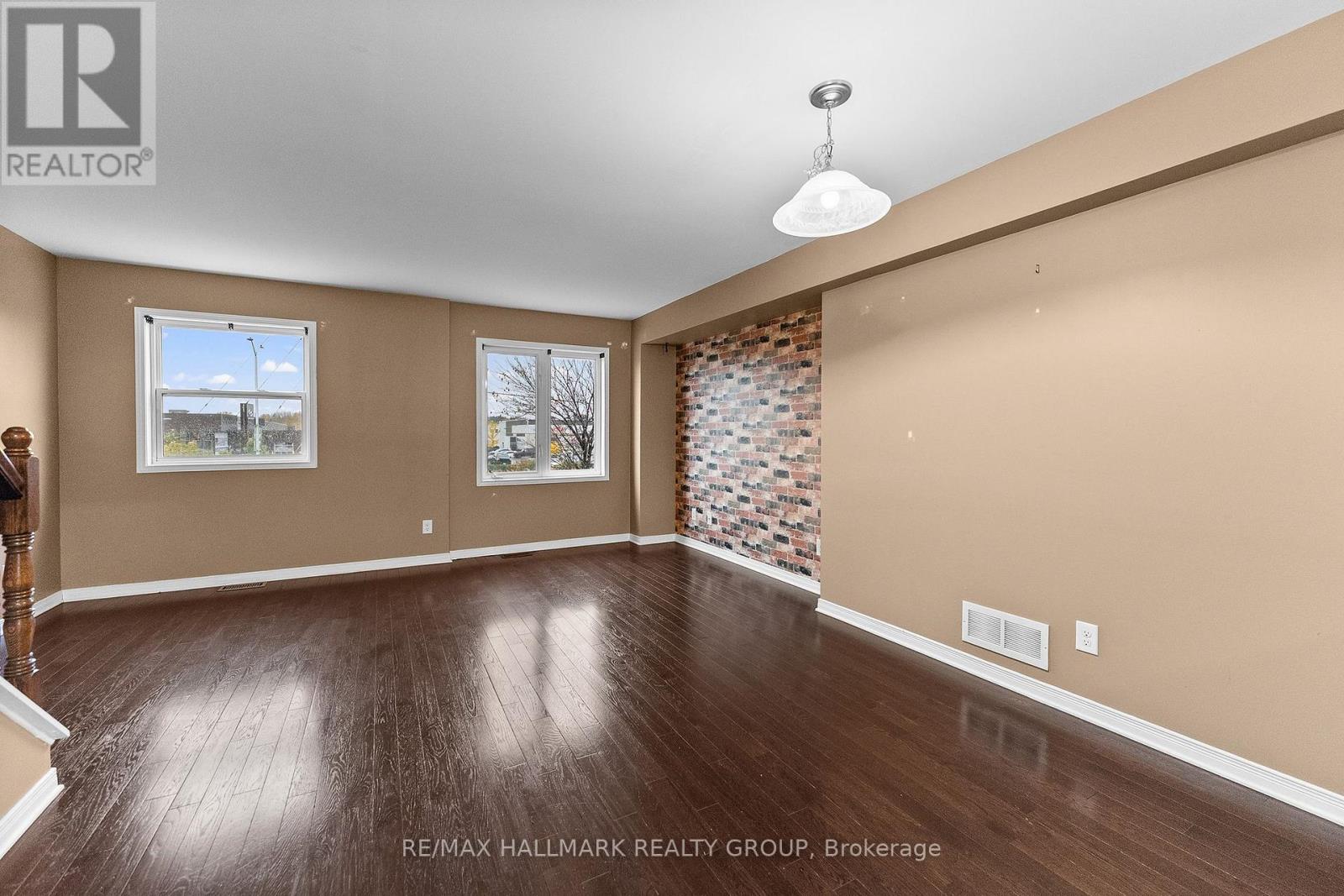 584 Simran Private Property Photo 23