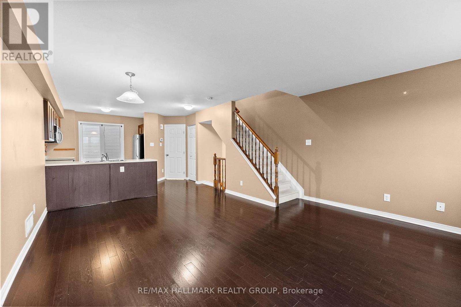 584 Simran Private Property Photo 24