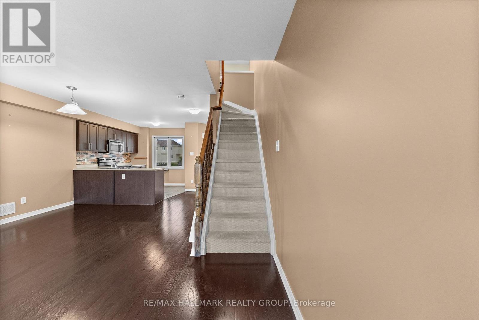 584 Simran Private Property Photo 31