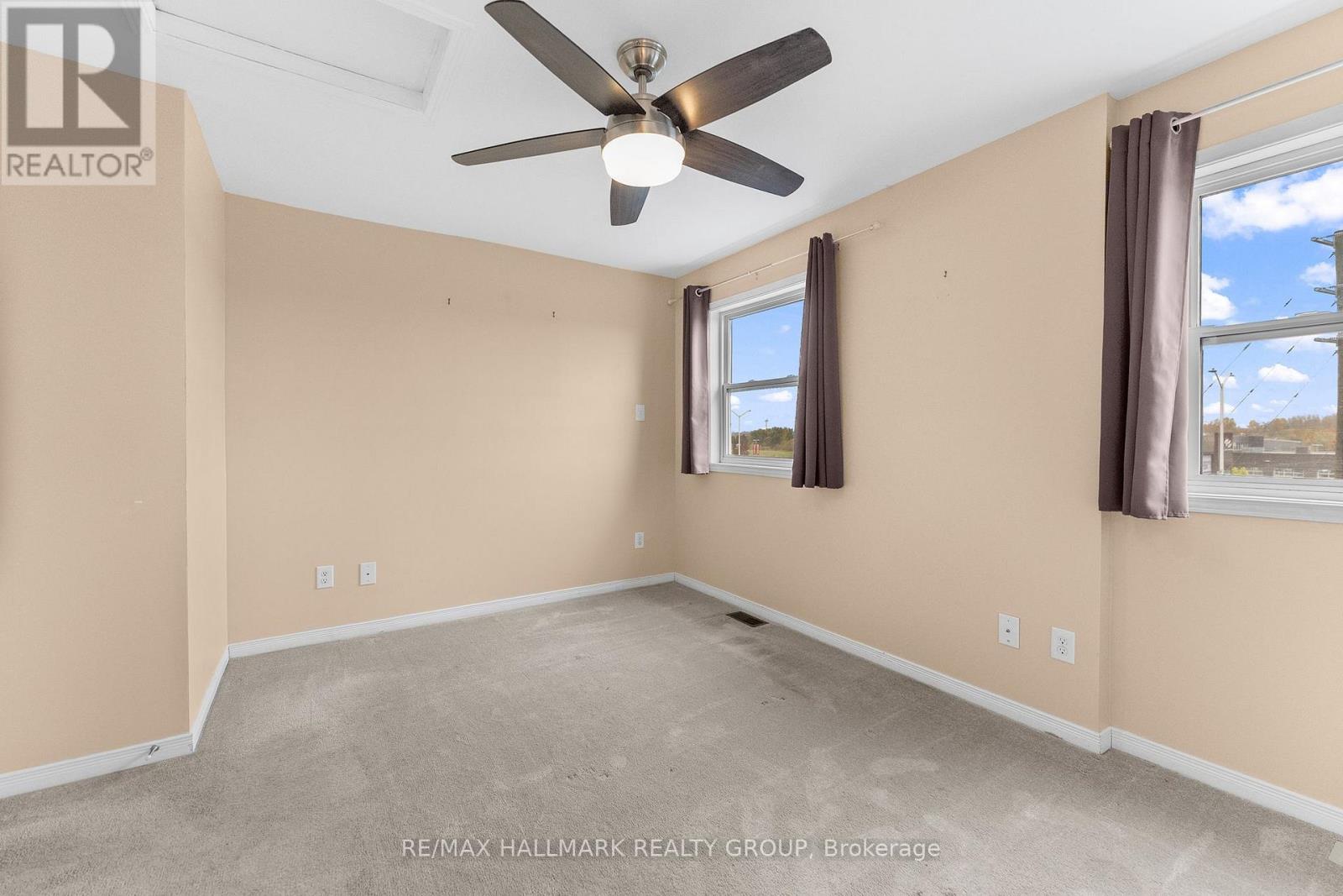 584 Simran Private Property Photo 35