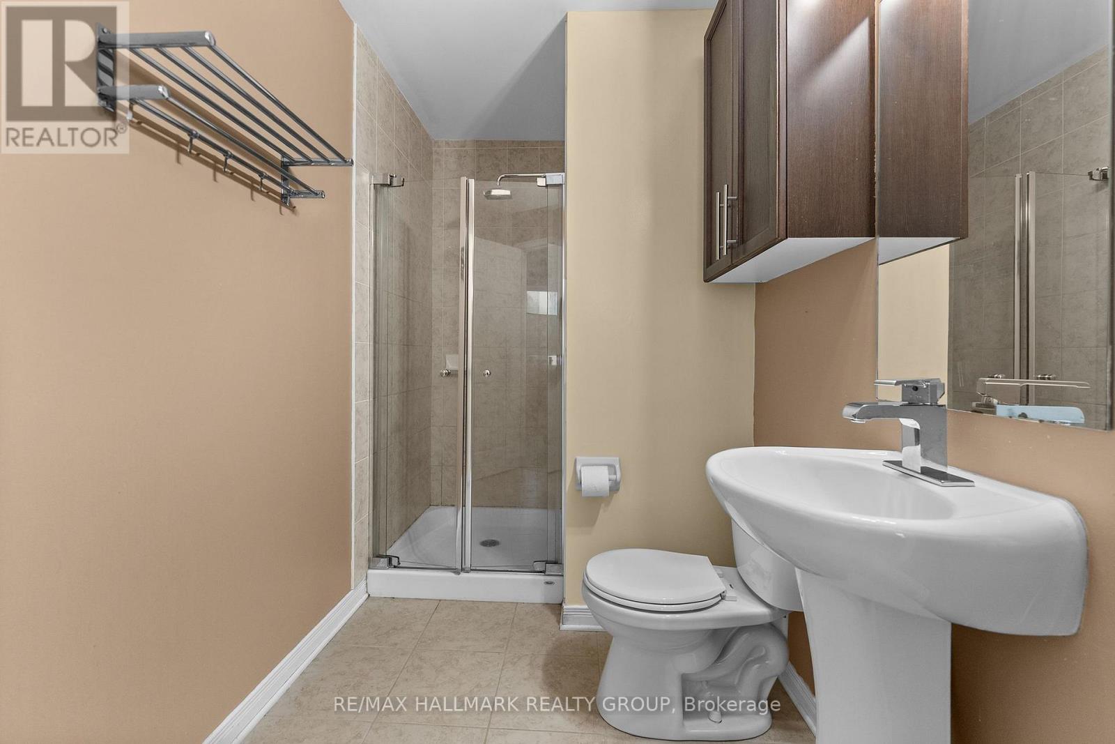 584 Simran Private Property Photo 37