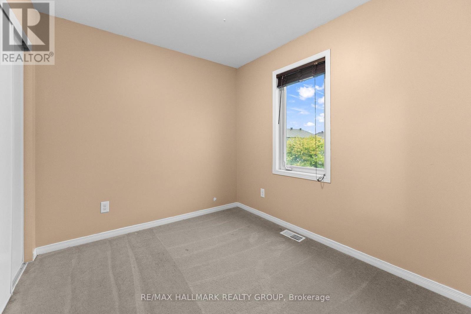 584 Simran Private Property Photo 39