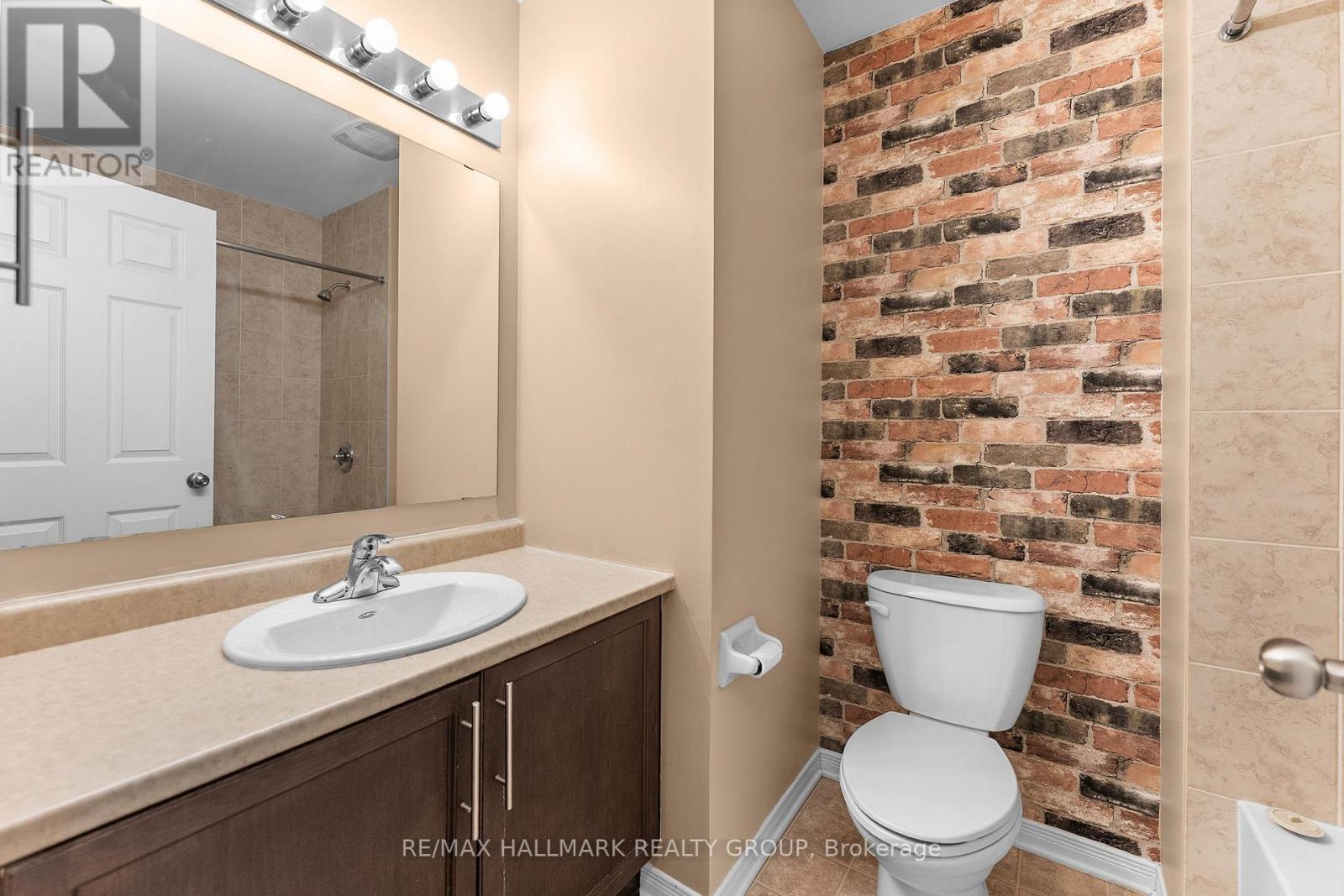 584 Simran Private Property Photo 41