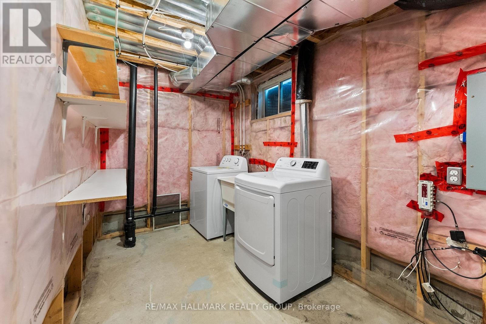 584 Simran Private Property Photo 44