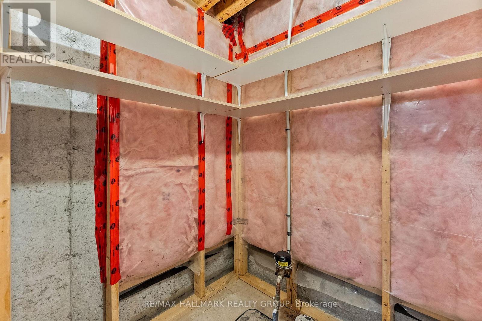 584 Simran Private Property Photo 45