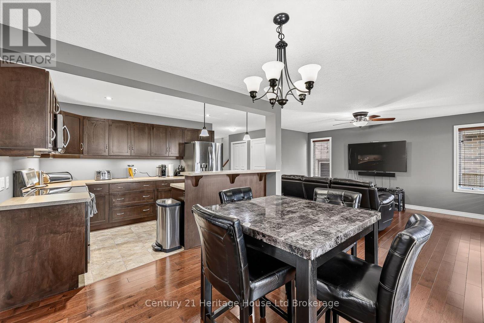 1028 Alberni Road Property Photo 3