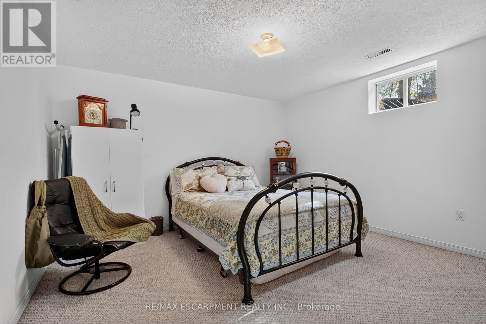 13 Barton Street Property Photo 35
